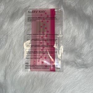 NWT!! Mary Kay Mini Brush Set with Reclosable Pouch